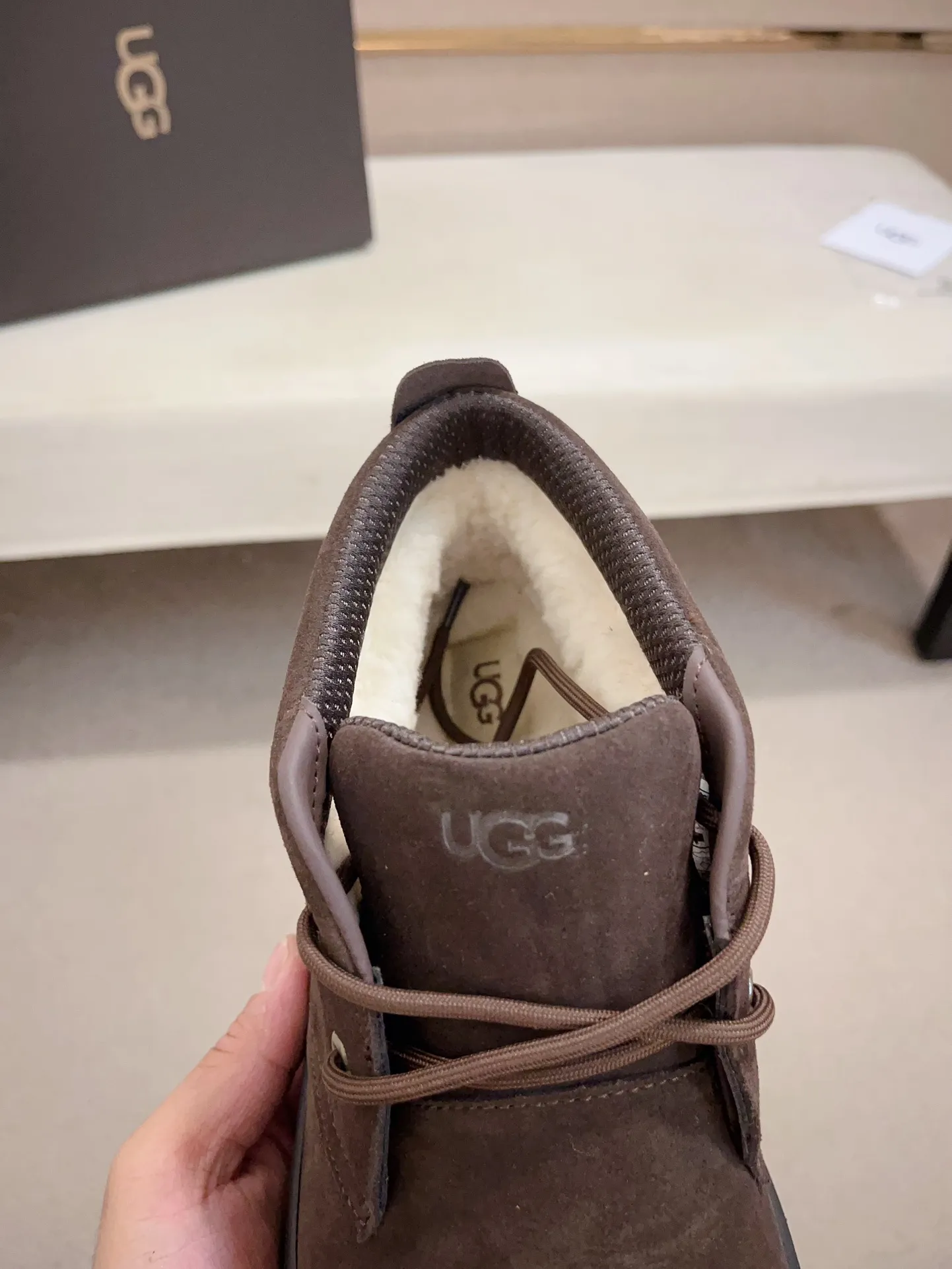 Men's shoes💰: 600💰(high-end goods) UGG❄️❄️Latest model 1:1⃣️quality, fabric: high-end quality first-layer cowhide imported from Europe. Lining: wool lining, sole: pure imported rubber foam outsole. ❤️High-end goods, fine workmanship, trendy and fashionable. The fit is very classy. If you know the goods, you will definitely not be able to refuse😍😍Code number: 41-45. Can be customized 46.47.